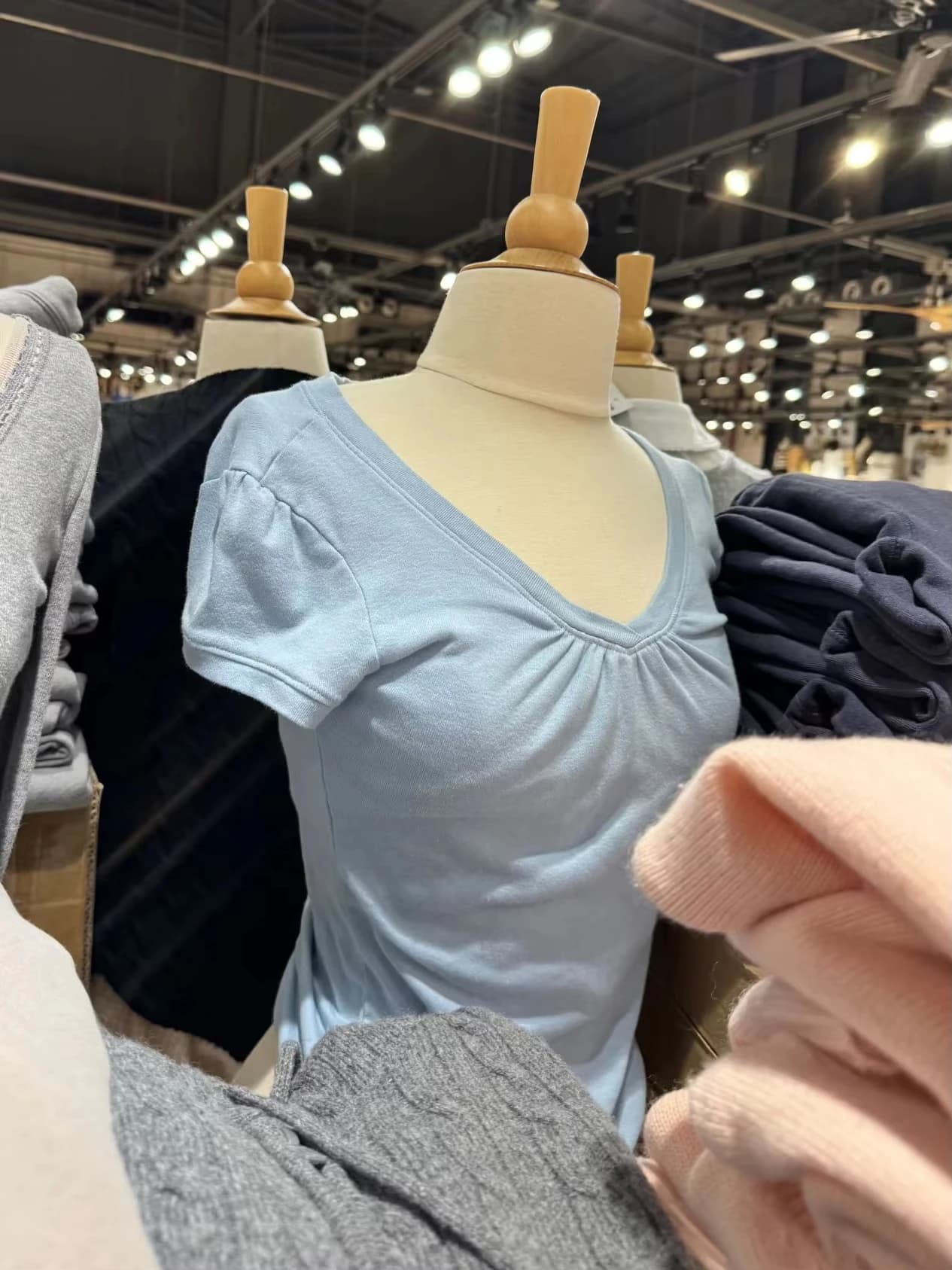 Blue Folds Cotton Tshirts Women Summer Y2K Casual Streetwear Chic V-neck Slim Short Sleeve Tees Elegant Simple All-match Tshirt