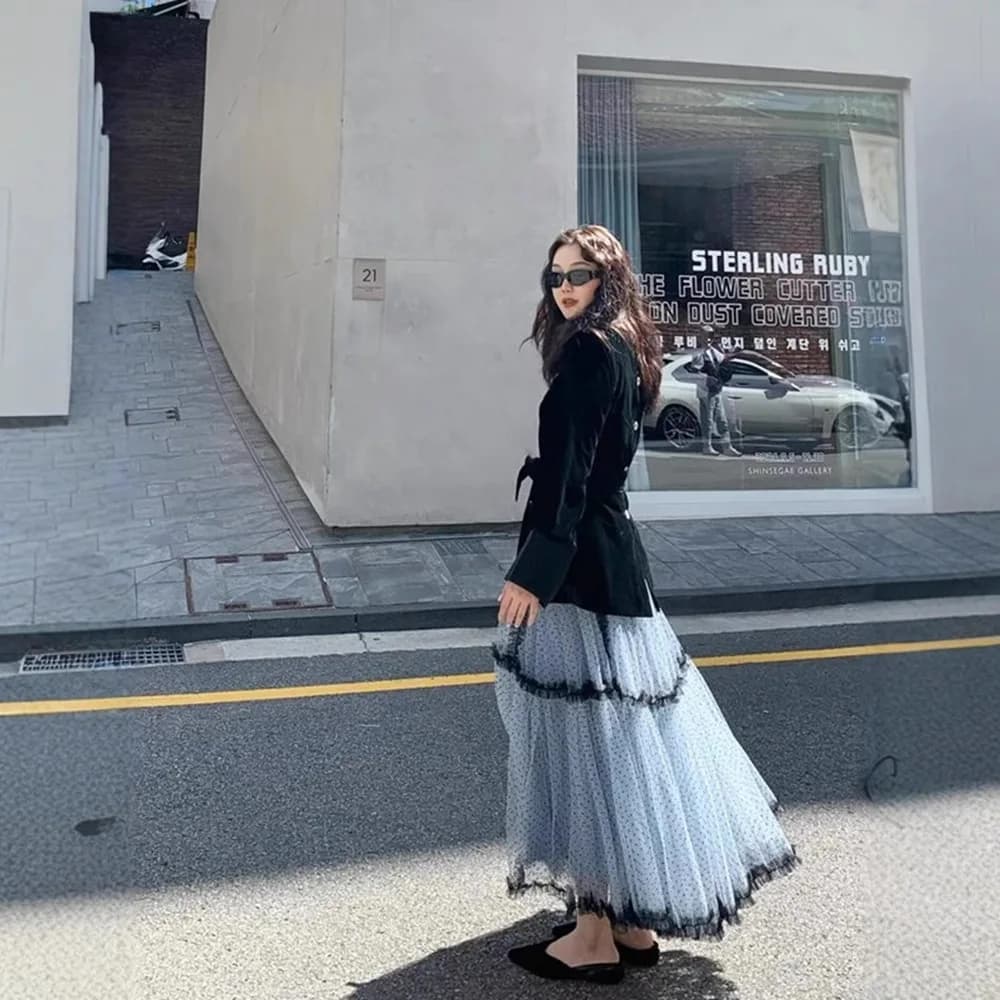 Abito a mezza lunghezza a trapezio rosa a pois con ricami elaborati, stile 'Cake Dress', per il commuting e come costume da palcoscenico, in poliestere, per la primavera