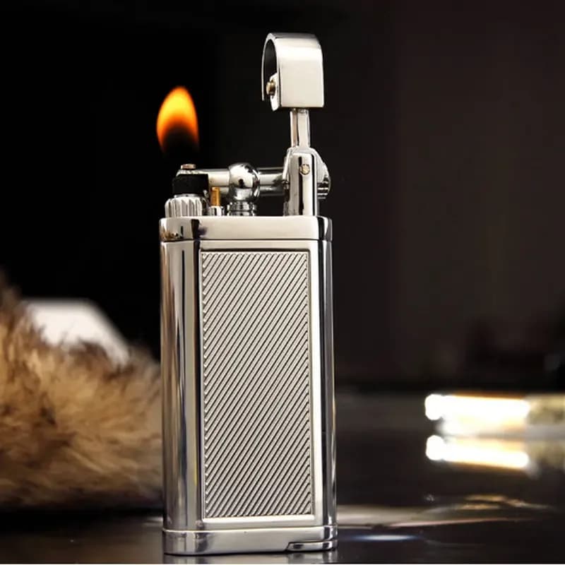 SPUNK Retro Metallo Esterno Antivento Gas Butano Accendino Bilanciere Mola Fiamma Obliqua Tubo Ciclo Uso Accendino Sigaro Strumento