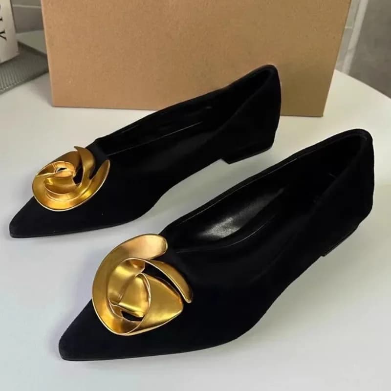 Scarpe basse da donna estive a punta eleganti fiori in metallo 2025 tendenza scarpe eleganti da donna di lusso nere calzature da ufficio da lavoro solide