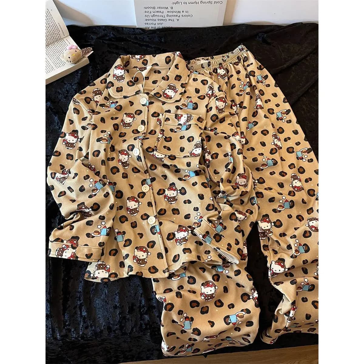Pigiama da donna Hello Kitty in Dralon marrone leopardato, set autunno/inverno in peluche termico, maniche lunghe e pantaloni, comodo abbigliamento da casa