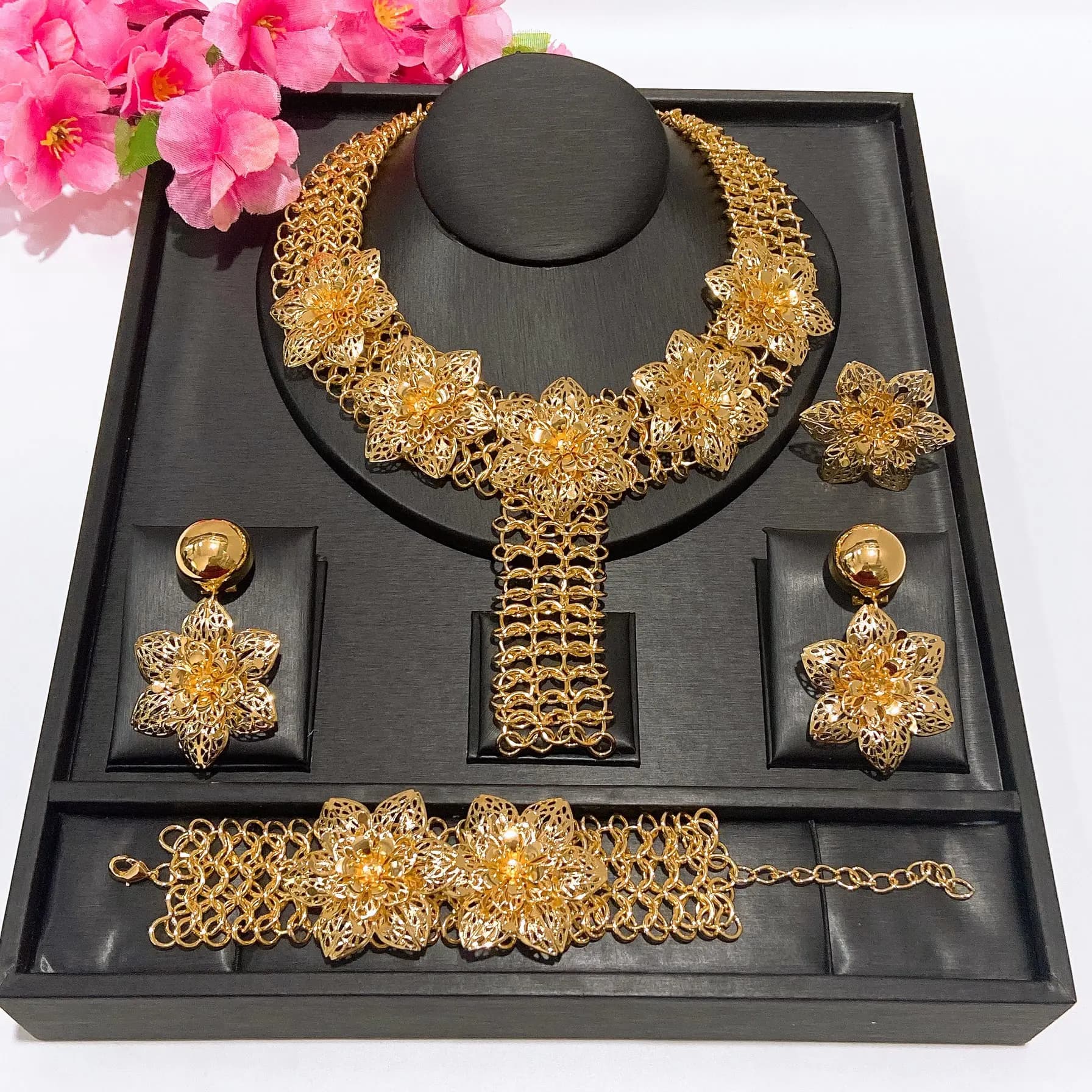 Set di Gioielli di Lusso Elegante a Forma di Fiore Grande, Leggero, con Collana, Bracciale, Orecchini e Anello Placcati Oro, 4 Pezzi