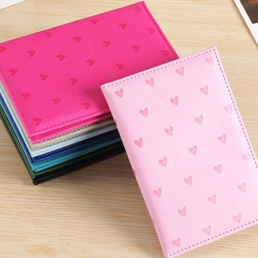 Custodia Protettiva per Passaporto in Pelle PU con Stampa Fashion Love, Porta Documenti Portatile, Simpatico Porta Passaporto