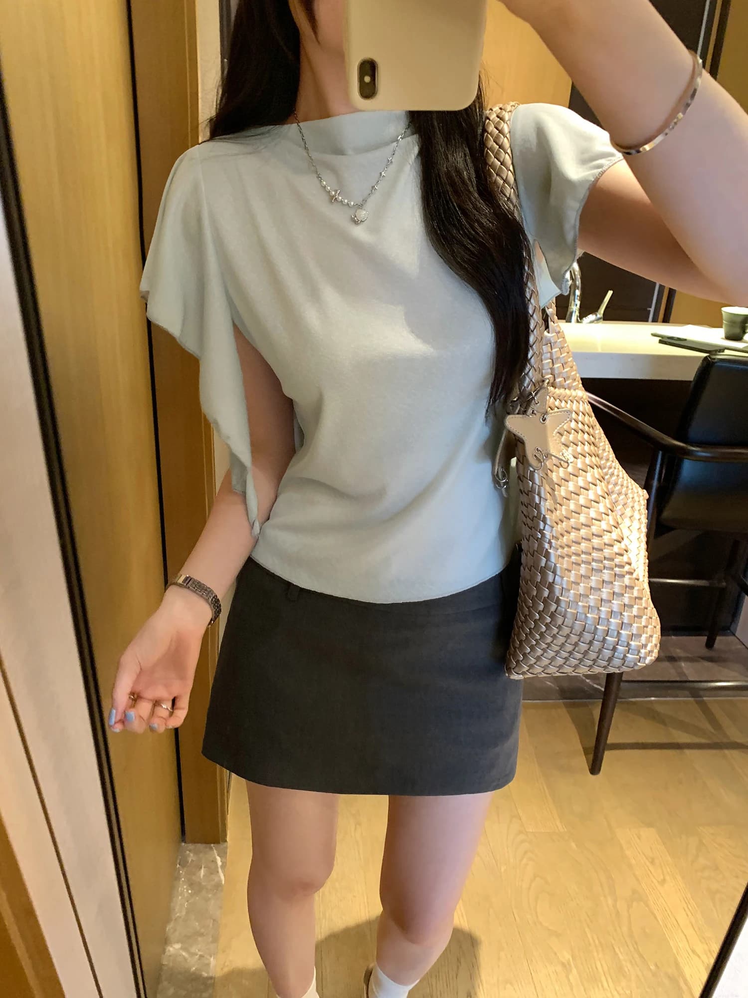 Lace Hem round Neck Short Sleeve T-Shirt Women's Beautiful Unique Spring Top Silk Lyocell Fiber Comfortable Breathable Korean...