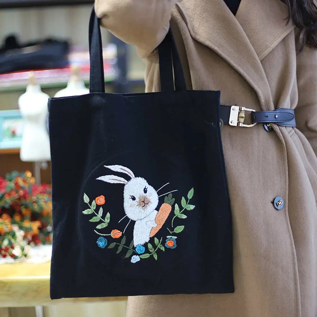 Kit di Ricamo Non Finito con Motivo Coniglietto, Borsa a Tracolla per Shopping, Set per Lavoro a Mano, Cucito e Punto Croce con Strumenti e Materiali