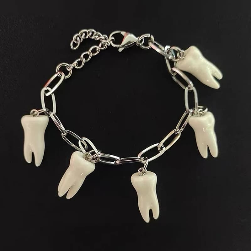 Bracciale Trendy Unico in Acciaio Inossidabile con Ciondolo a Dente, Gioiello Gotico