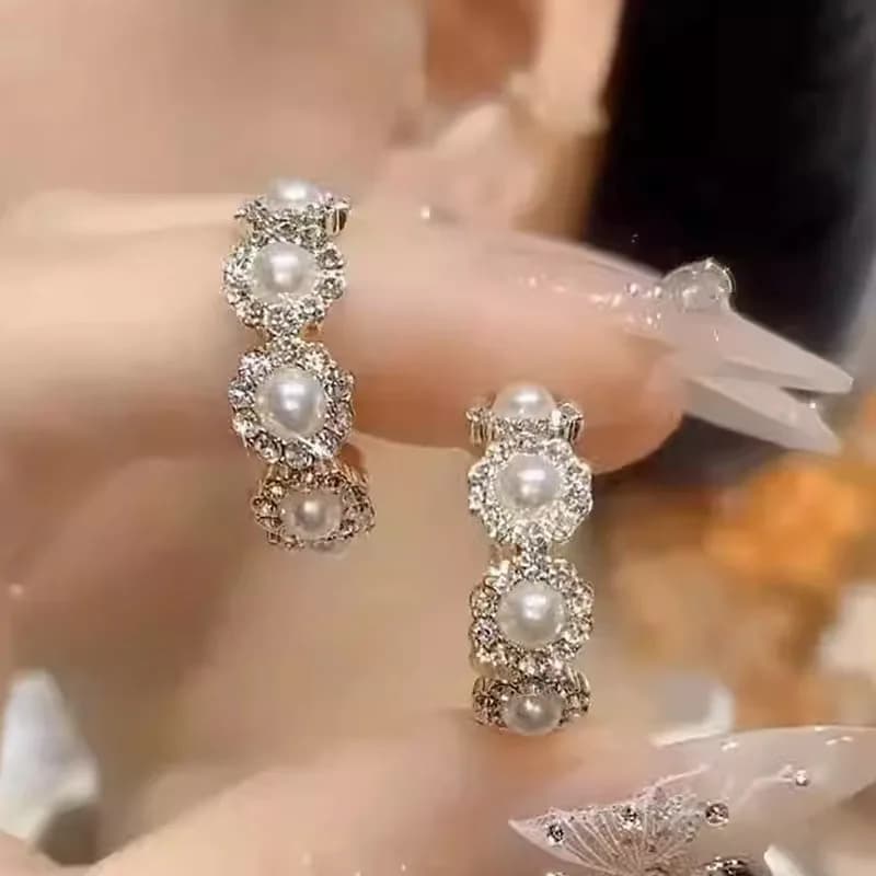 Wholesale zircon earrings with inlaid zircon, niche design sense modified face-shaped ear buckles, simple small fresh earrings