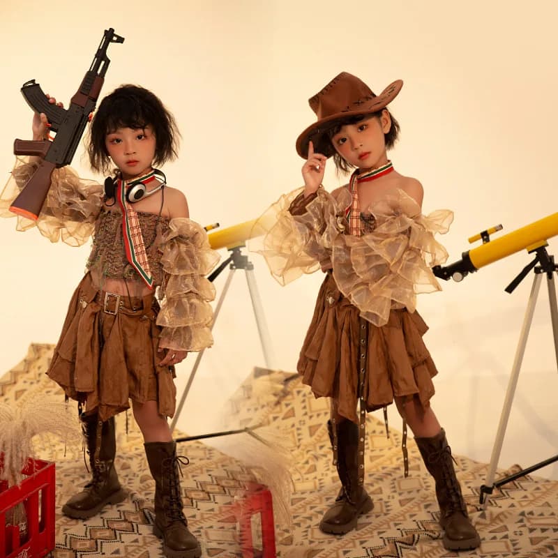 Dune Wasteland Wind Girl Locomotiva da cowboy occidentale Wind Spice Girl Runway Passerella Modello Concurso di auto Stile punk Performance Unifo