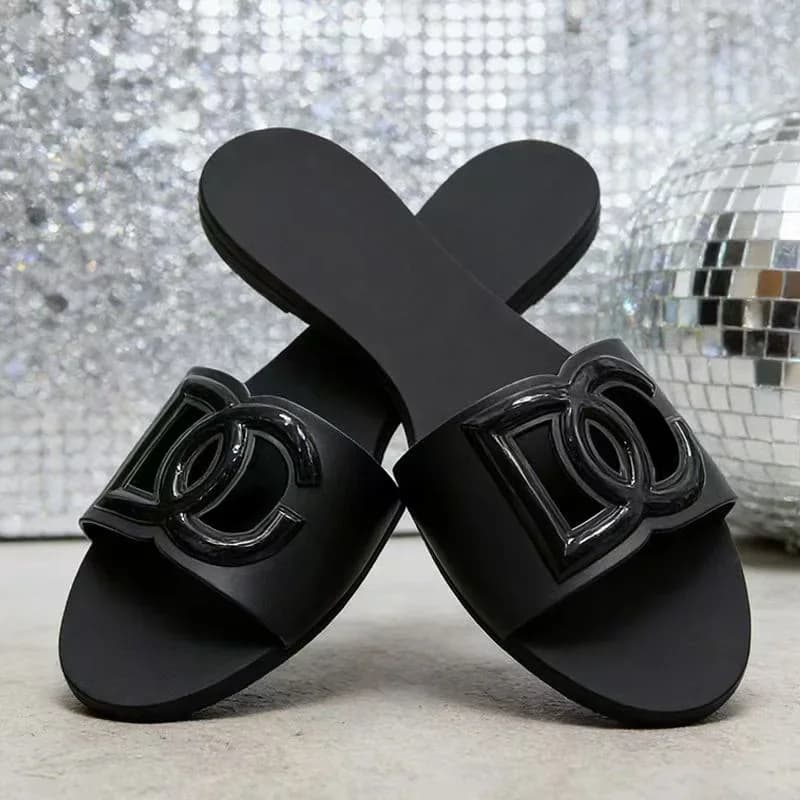 Loose-buckled slip-on shoes, V-shaped flip-flops fashionable flat-bottomed low-heeled large-size women's sandals