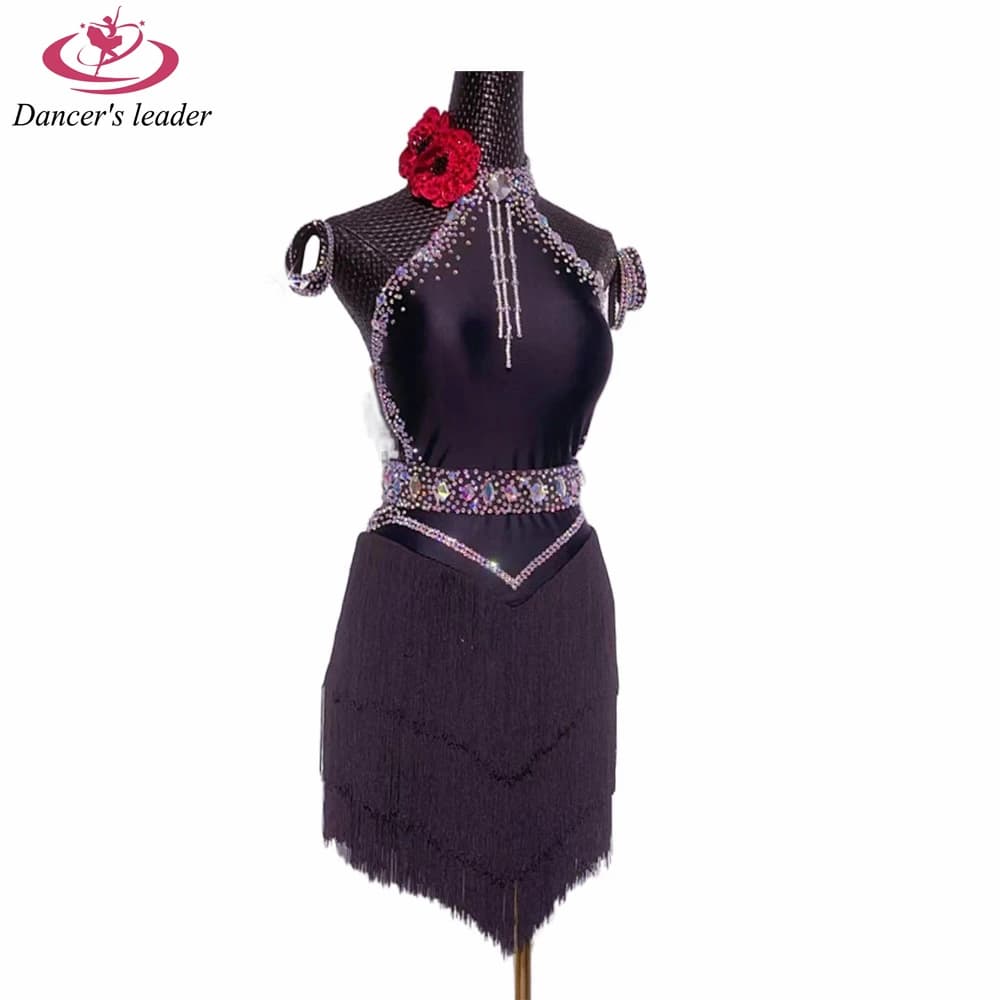 Abito da ballo latino di alta gamma personalizzato estivo con scollo all'americana, in safflower con nappe di diamanti, per Cha Cha Tango, abbigliamento professionale da palcoscenico