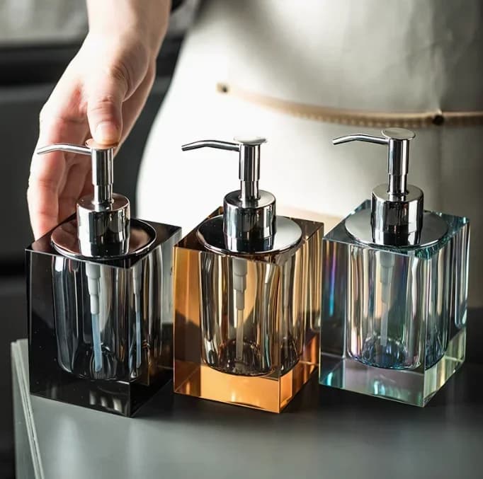Bottiglia di lozione quadrata in vetro per uso domestico Dispenser di sapone con testa in argento Accessori per il bagno Bottiglia per aromaterapia Portasapone Barattolo per stuzzicadenti