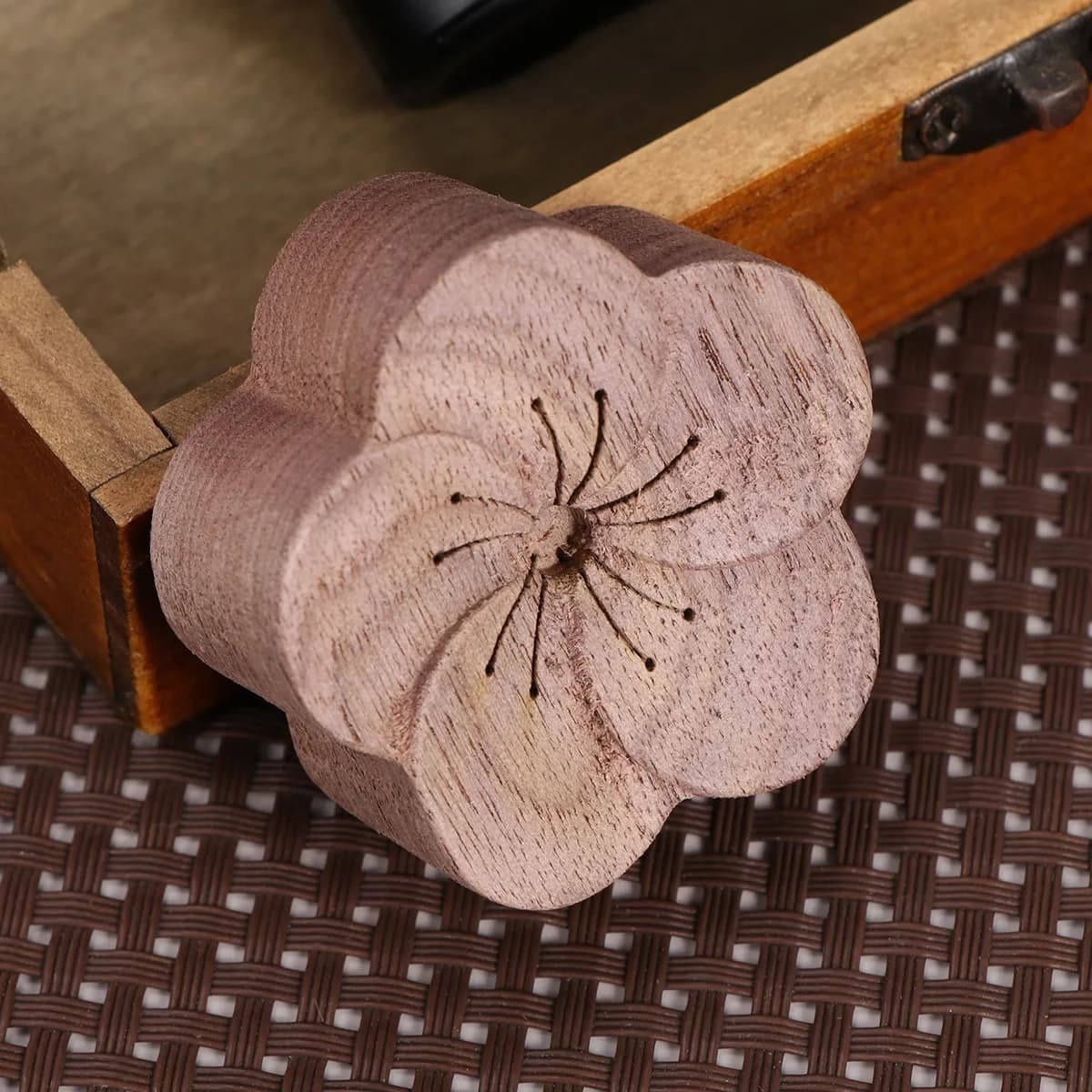 1Pcs Wood Diffuser Essential Oil Aromatherapy Diffuser Log Unique Design Refreshing Quiet Bedroom Office