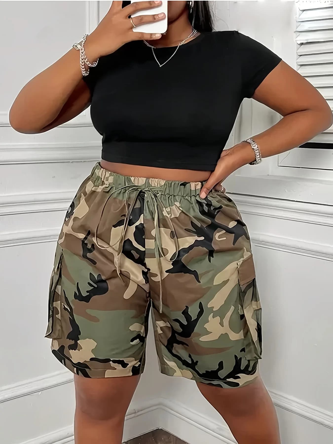 Plus-size camouflage print shorts with a drawstring waist and pockets