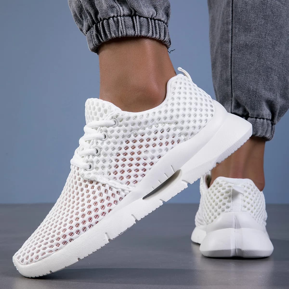 Scarpe da uomo Sneakers in rete bianca Nuove scarpe casual leggere estive Escursionismo Scarpe da tennis comode Scarpe da corsa per esterni con lacci