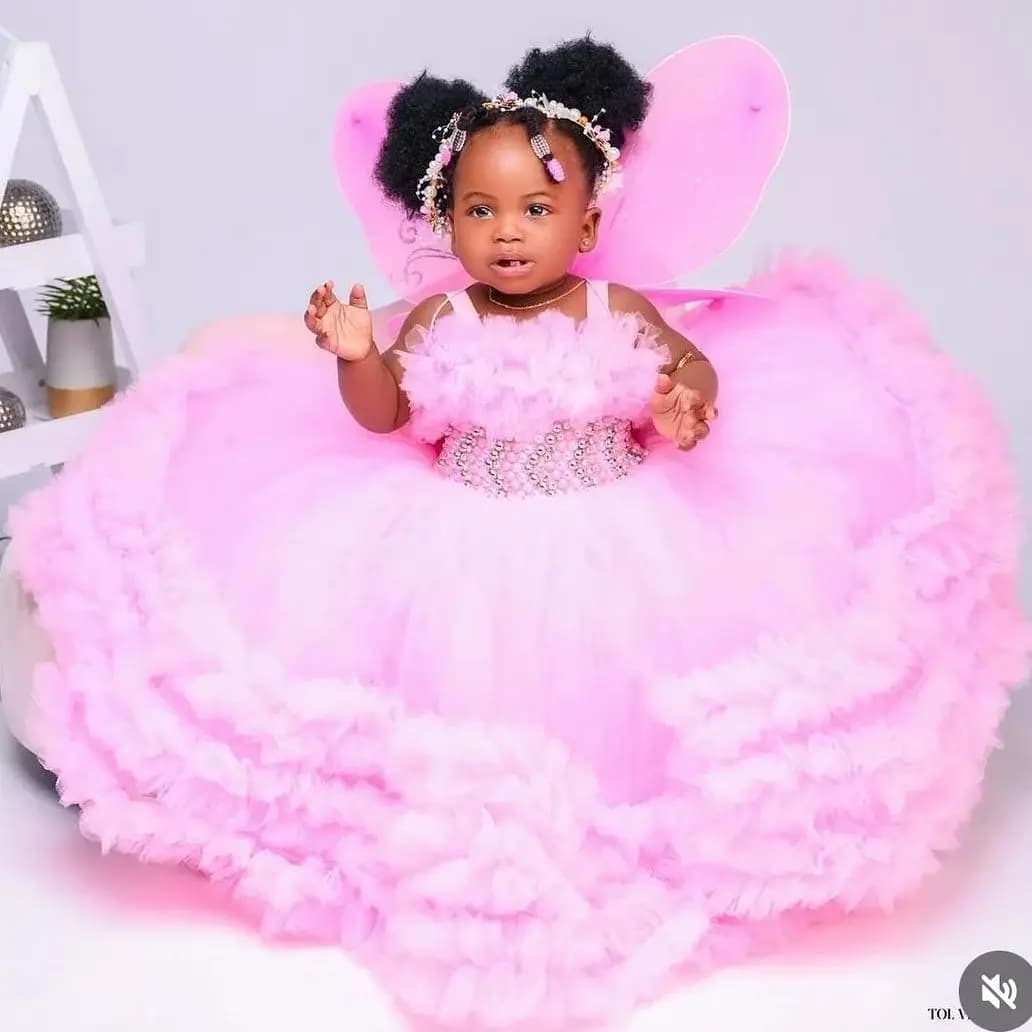 Abiti da ragazza di fiore rosa chiaro Abito da ballo Perle personalizzate Abito da prima comunione con volant Foto di compleanno Abiti da servizio per la festa