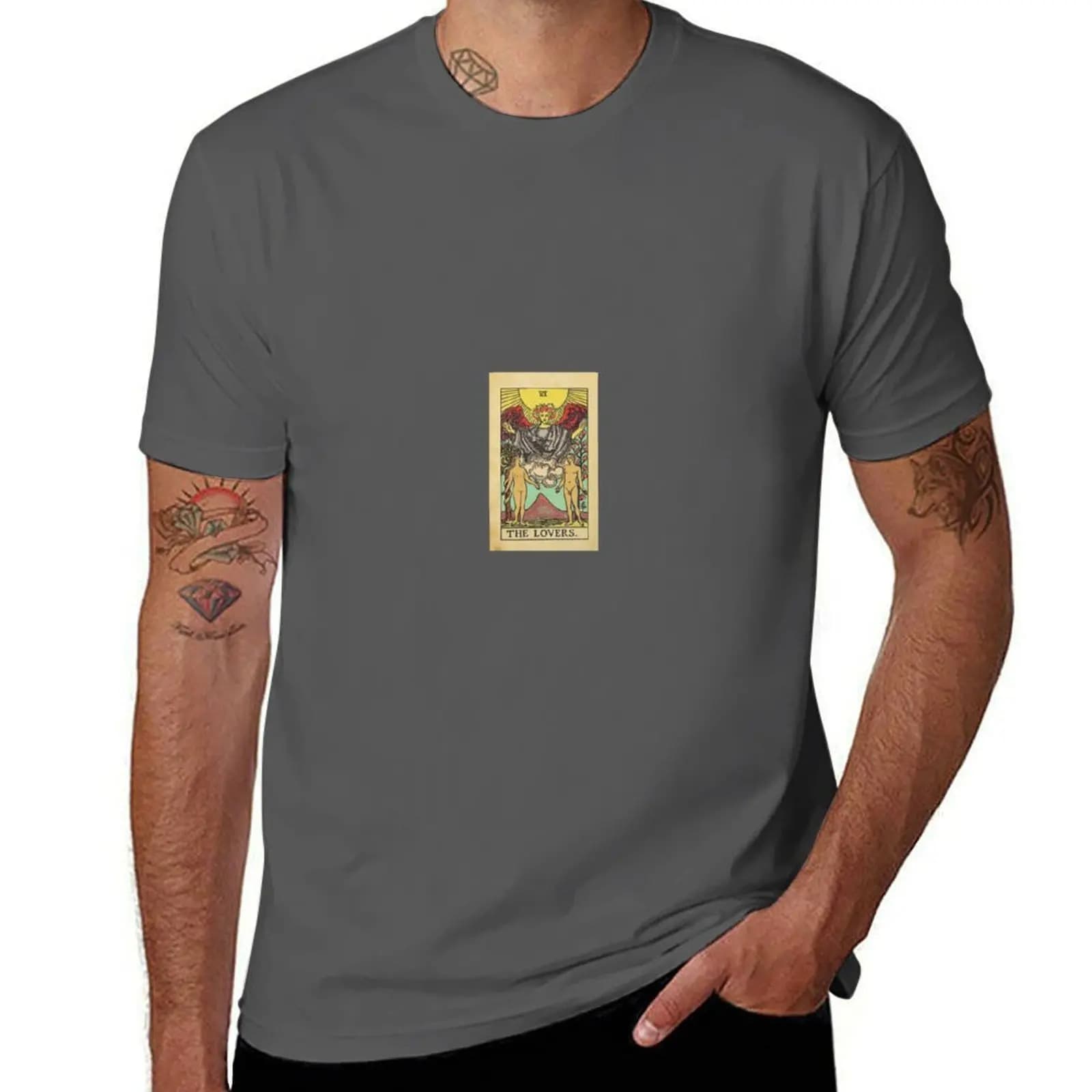 La maglietta con stampa grafica casual The Tarot Live Card Die and From Let Lover