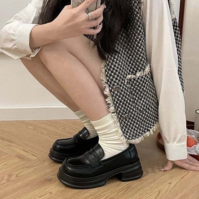 Mini scarpe in pelle versatili con punta tonda e suola spessa da donna nere Mocassini stile britannico preppy 2025 Scarpe JK