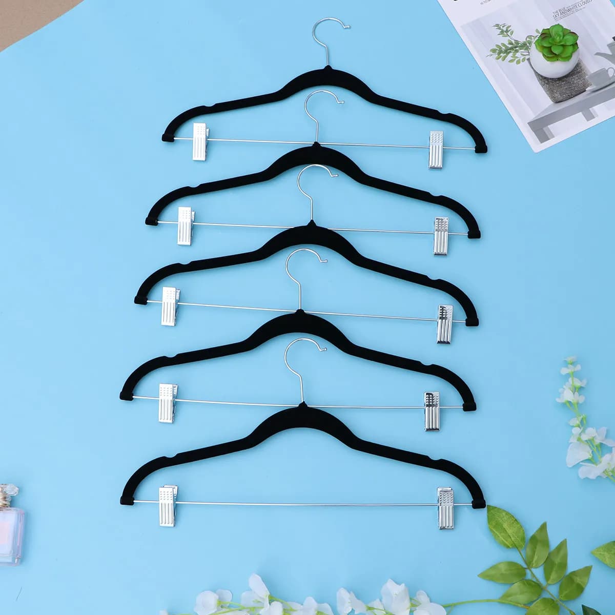 5Pcs Practical Non-Slip Hanger Clothes Hanger Black ABS Plastic with Clip Strong Clamping Force for Home Laundry Clothing Store