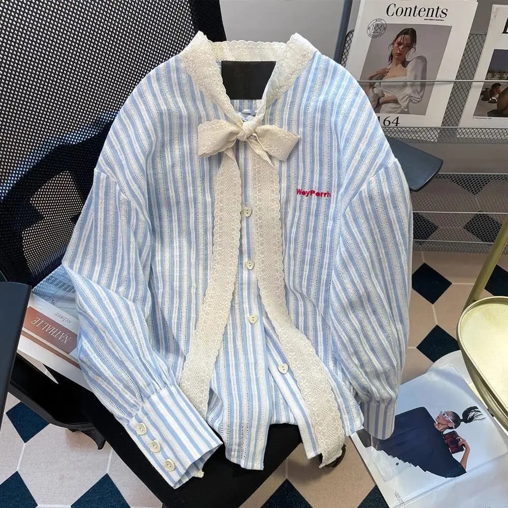Camicetta a righe con fiocco in pizzo con allacciatura coreana da donna Primavera Estate Temperamento Top a maniche lunghe Tee Prairie Chic Patchwork Camicie larghe