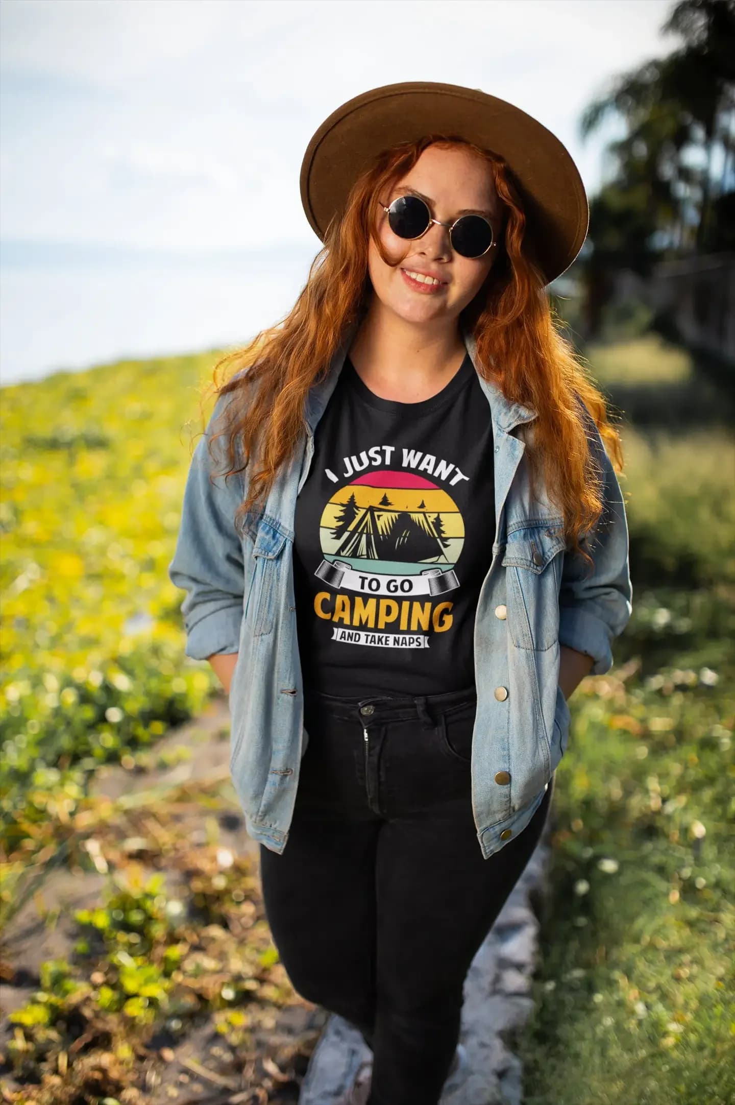 Voglio solo andare a campeggiare e fare pisolini. Tenda, stile di vita, avventura, amante della natura, Wanderlust, maglietta alla moda.