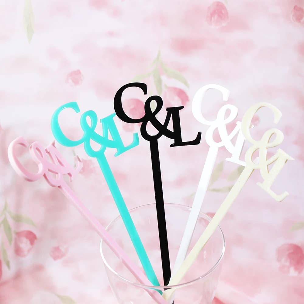 Agitatori per bevande nuziali personalizzati Etichette iniziali in acrilico Etichette per bevande Bastoncini per cocktail Baby Shower Etichetta per bevande Charms 30/100 pezzi
