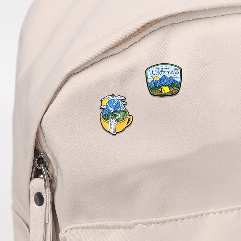 Nuovo Distintivo Unisex in Metallo per Campeggio, Spilla Creativa con Paesaggio per Vestiti, Borse, Scarpe, Cappelli, Sciarpe, T-shirt, Jeans, Abbigliamento Fai da Te