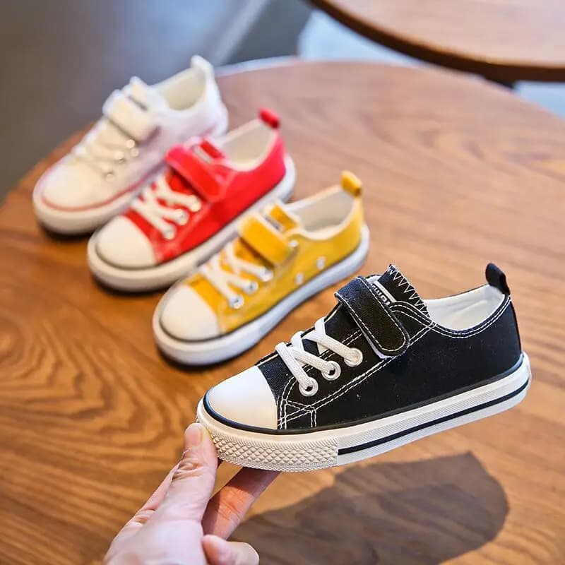 Bambini Primavera Autunno Scarpe di tela Scarpe da tavolo basse Scarpe da studente per ragazzi Suole morbide Scarpe bianche solide Scarpe di stoffa casual con velcro per ragazze