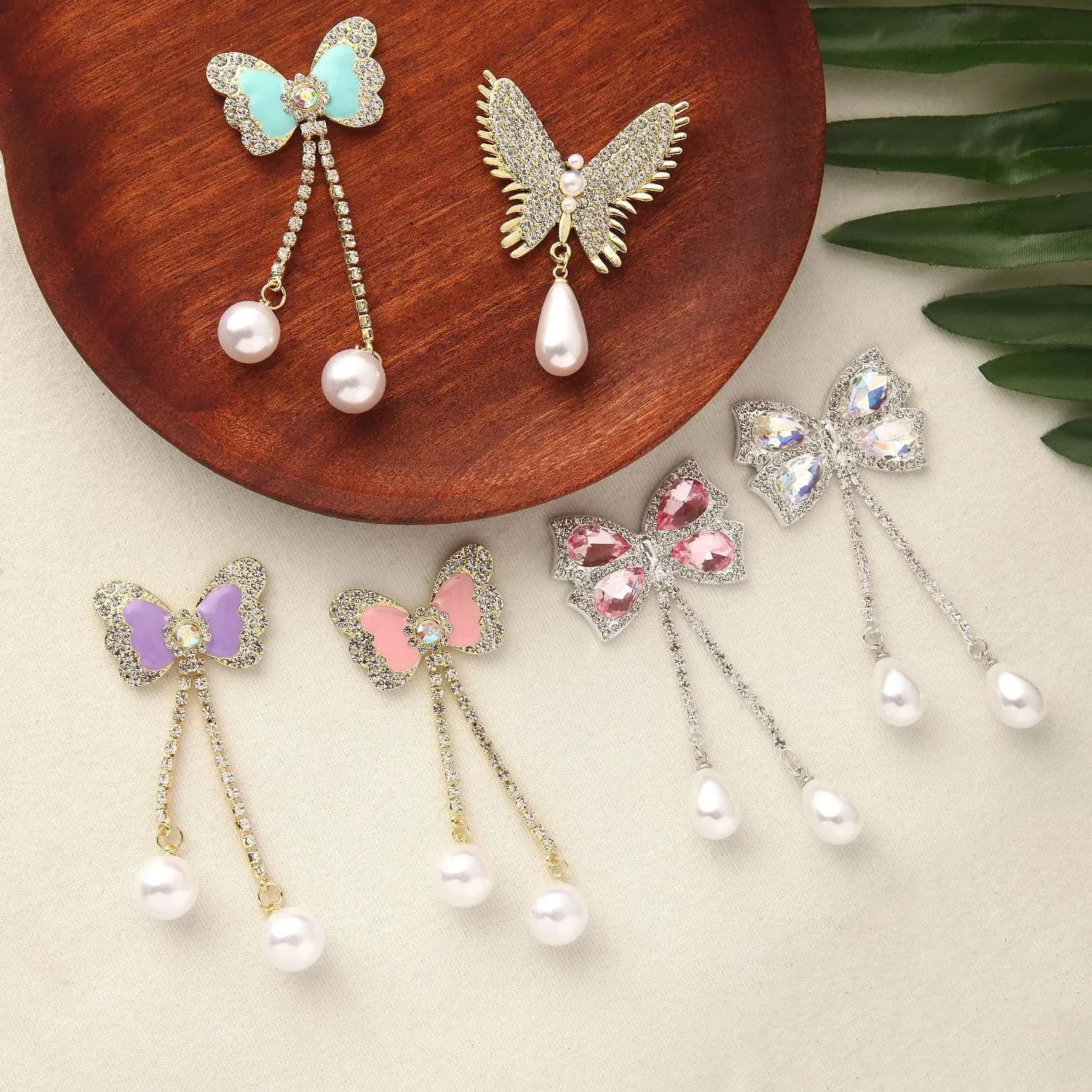 Confezione da 10 Pezzi: Ciondolo a Forma di Ali di Farfalla con Diamanti e Perle, Accessorio Moda Fai-da-Te con Nappina