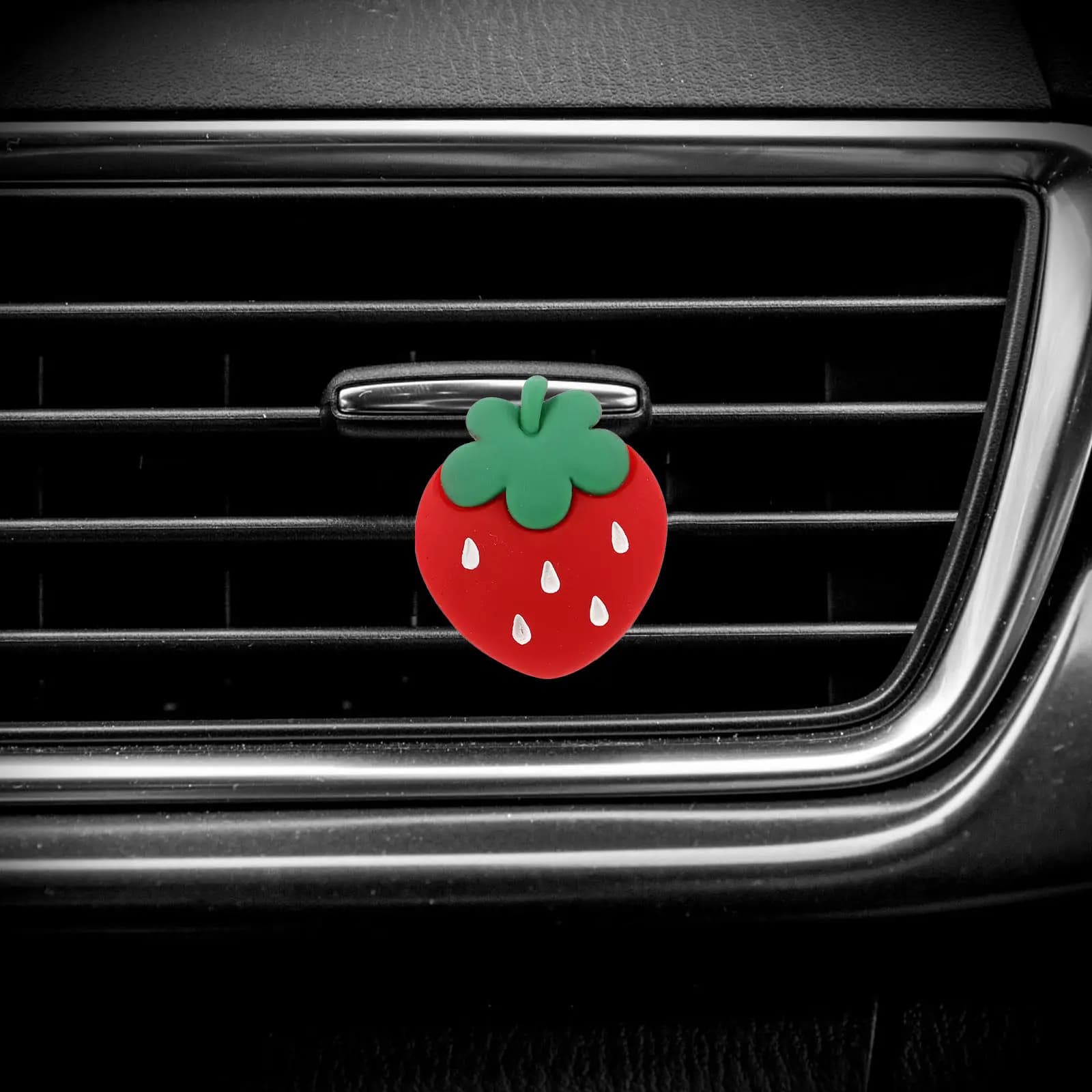 2 Pieces Clips for Car Air Bottles in Resin Strawberry Shape, Car Deodorant Door, Interior Decorations for Cars, Accessories Shoe Bags for Aromi