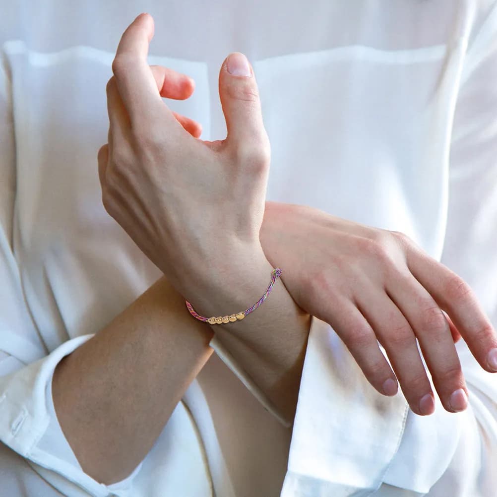 Bracciale Colorato in Maglia con Perline di Rame, Regolabile, Leggero e Confortevole, Regalo per Donna, Gioiello per Feste, Viaggi e Spiaggia