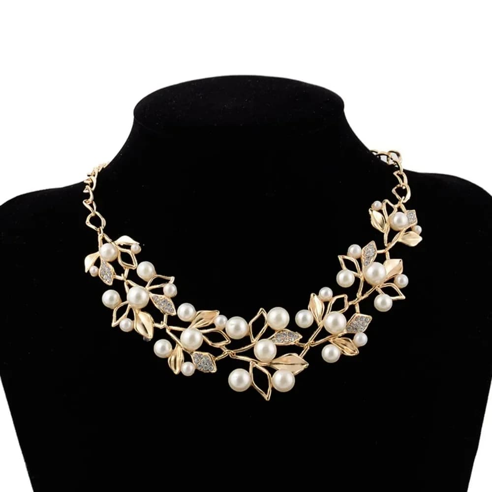 2025 Nuove collane di perle simulate e pendenti Collana di foglie di dichiarazione per le donne Ragazza Collares Regali di gioielli di moda etnici