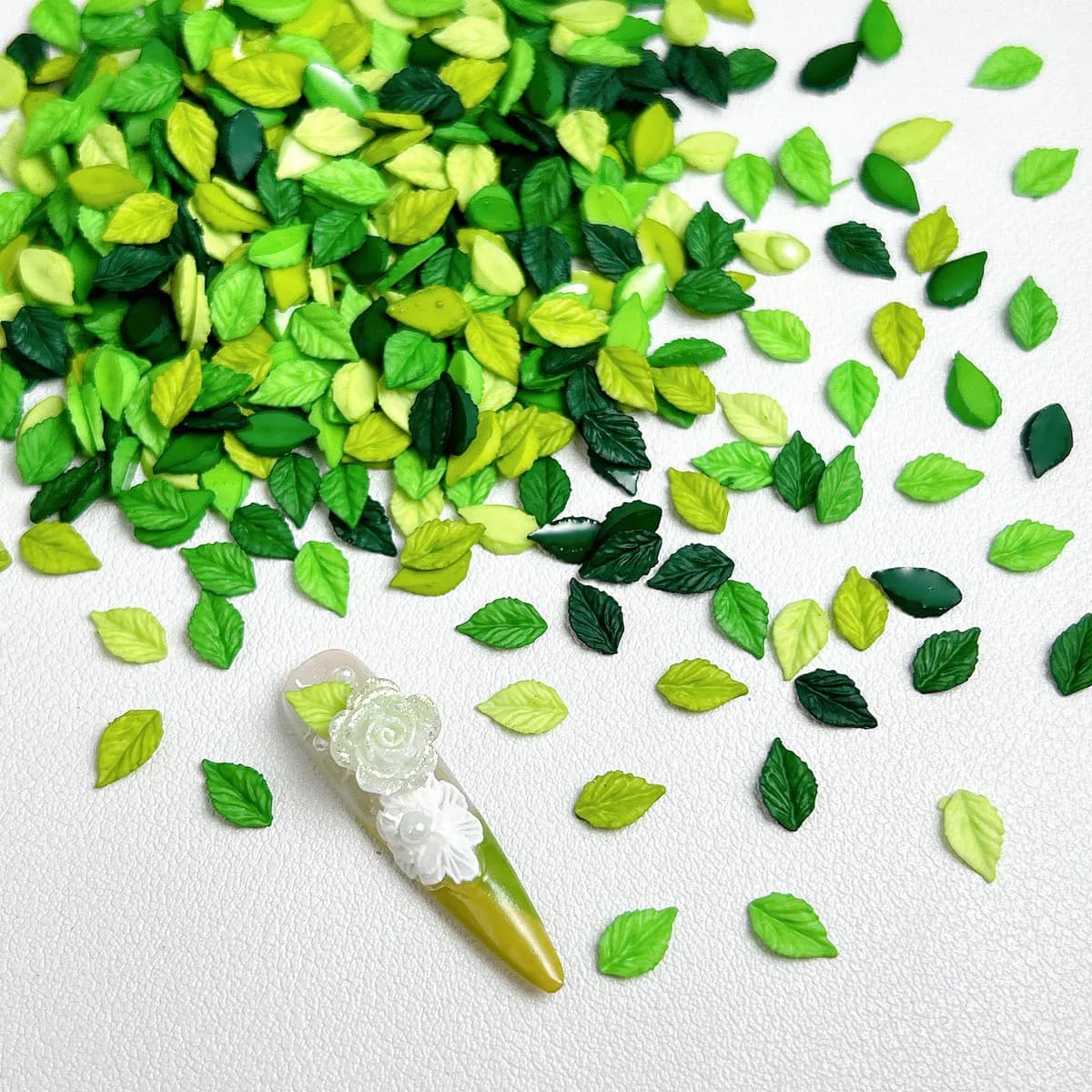 50 pz colore solido minimalista foglia resina nail art charms 3d luminoso mini foglia decorazioni per unghie per la cassa del telefono fai da te unghie forniture