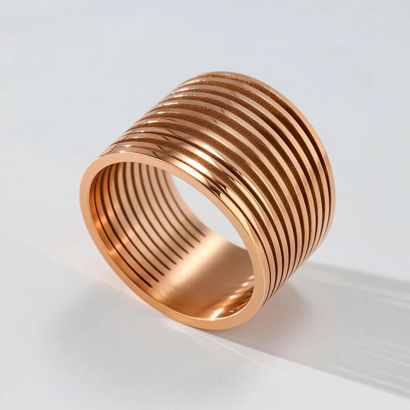 Anello in Acciaio al Titanio Intrecciato di Lusso Leggero, Anello Traforato a Strisce, Gioiello da Donna Esagerato per Dito Indice, Regalo per Feste