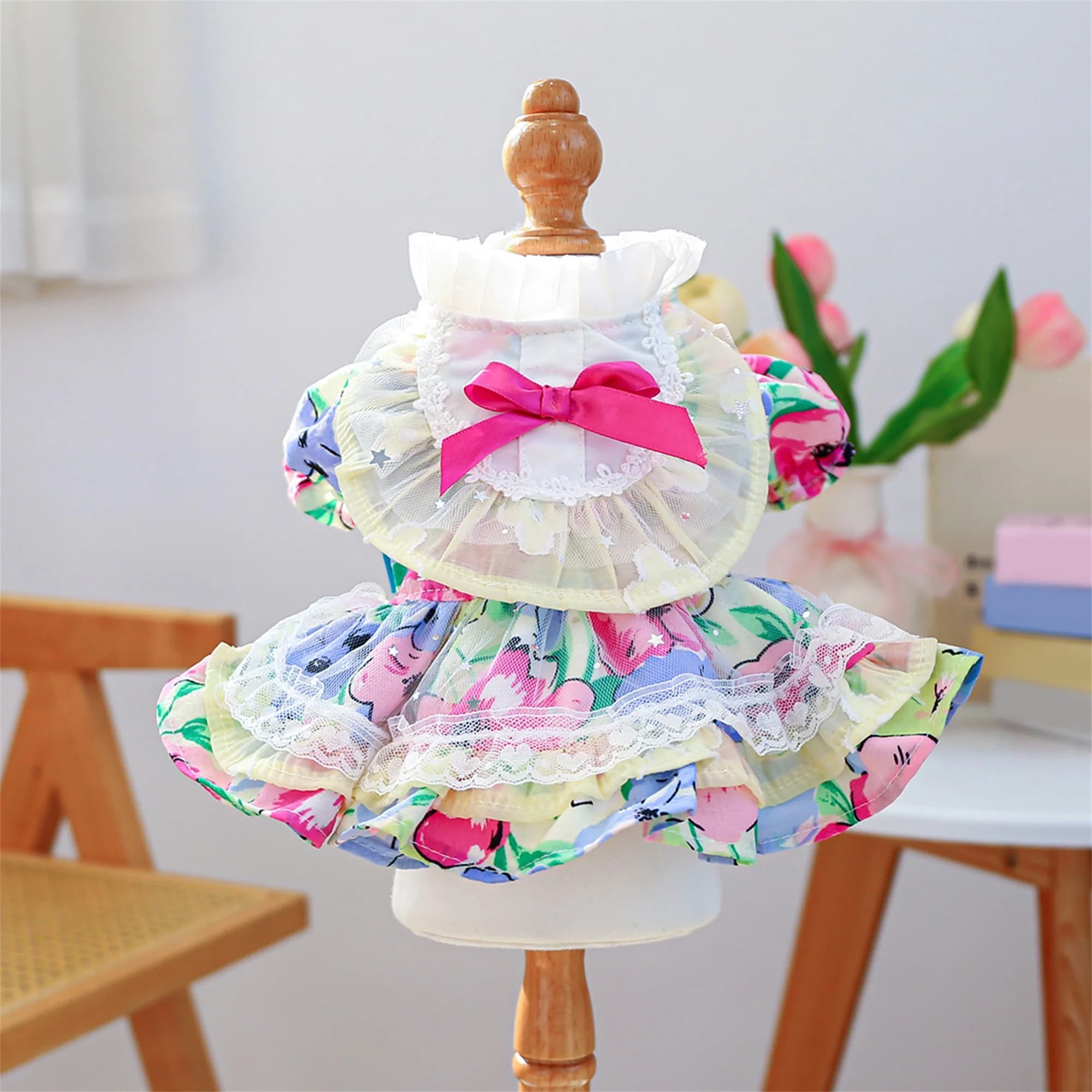 Elegante abito da animale domestico ricamato in pizzo floreale con maniche a palloncino e dettaglio fiocco - Elegante costume da principessa per cani