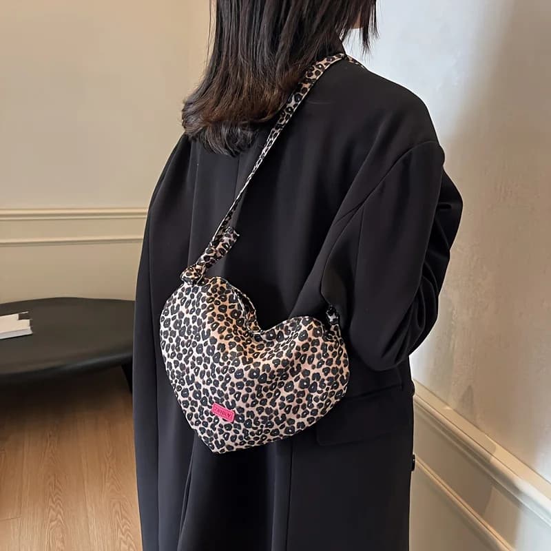 Borsa a tracolla a forma di cuore con stampa leopardata, piccolo zaino casual per tutti i giorni, borsa da pendolare alla moda nuovo stile 2026