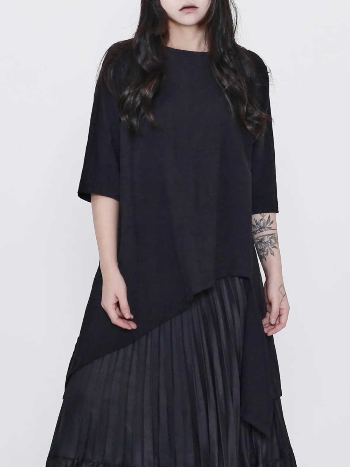 Hidden Seek Summer 2025 New Dark Series Irregular Loose Slimming Meat Concealing T-Shirt Short Sleeve Asymmetric Casual Style