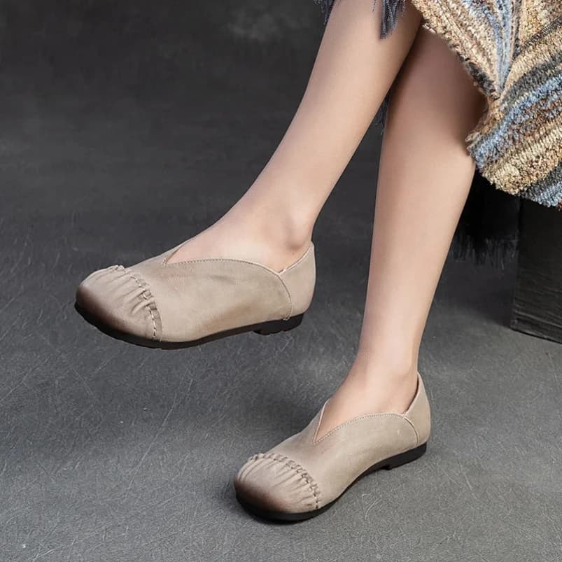 2025 new women's low shoes in real leather round casual women's shoes hand-made soft in deep solid color