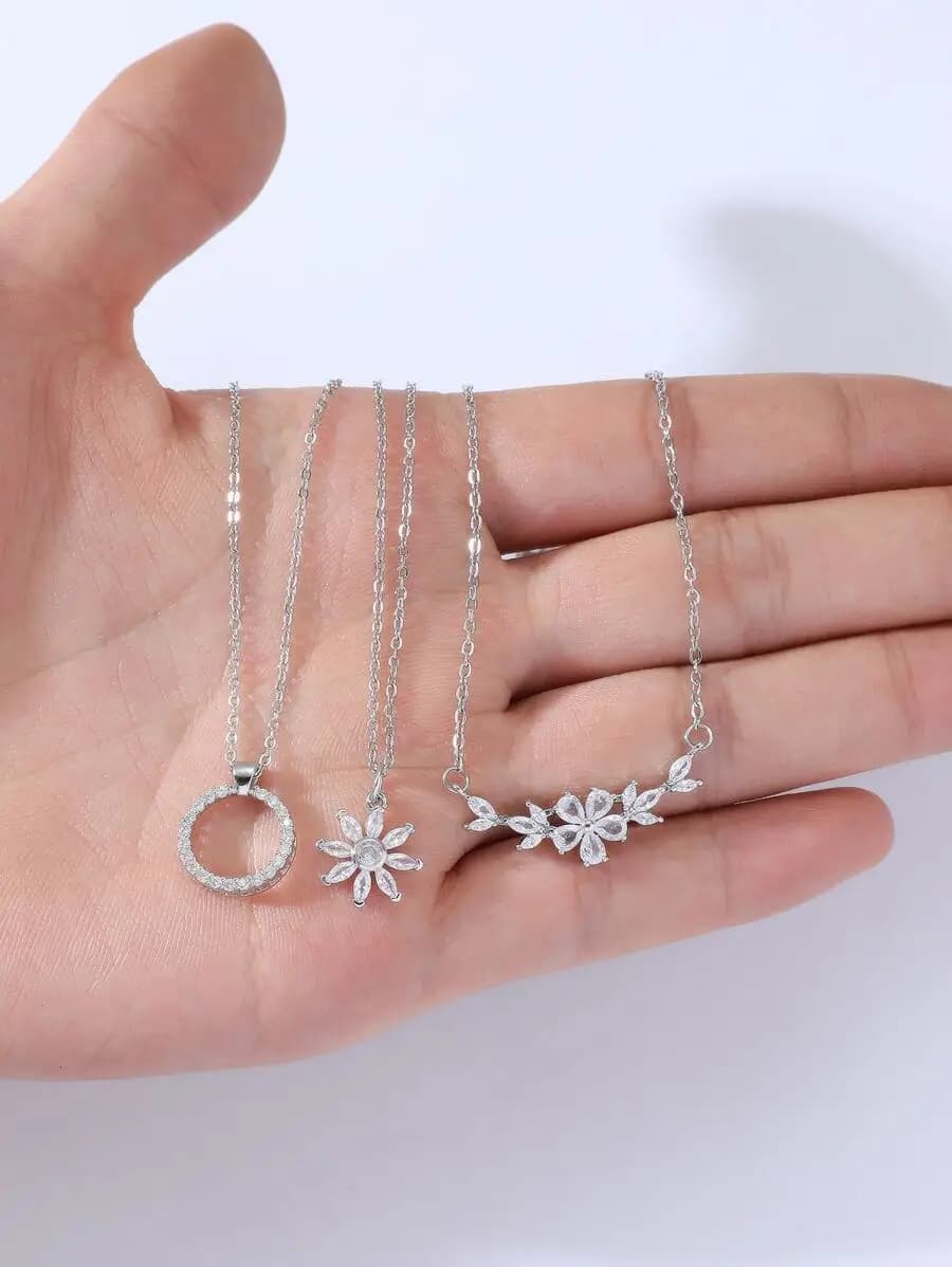 Set di 3 collane da donna alla moda ed eleganti con ciondolo a cerchio floreale, design personalizzato e creativo, con intarsi in pietre CZ