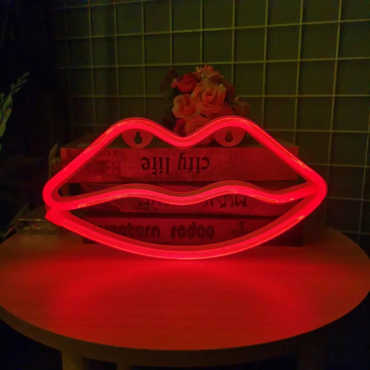 1 Pack Red Lips LED Neon Sign, USB & Battery Operated Wall Lamp, Romantic Decorations for Valentine Party, Bedroom & Home Room Styling