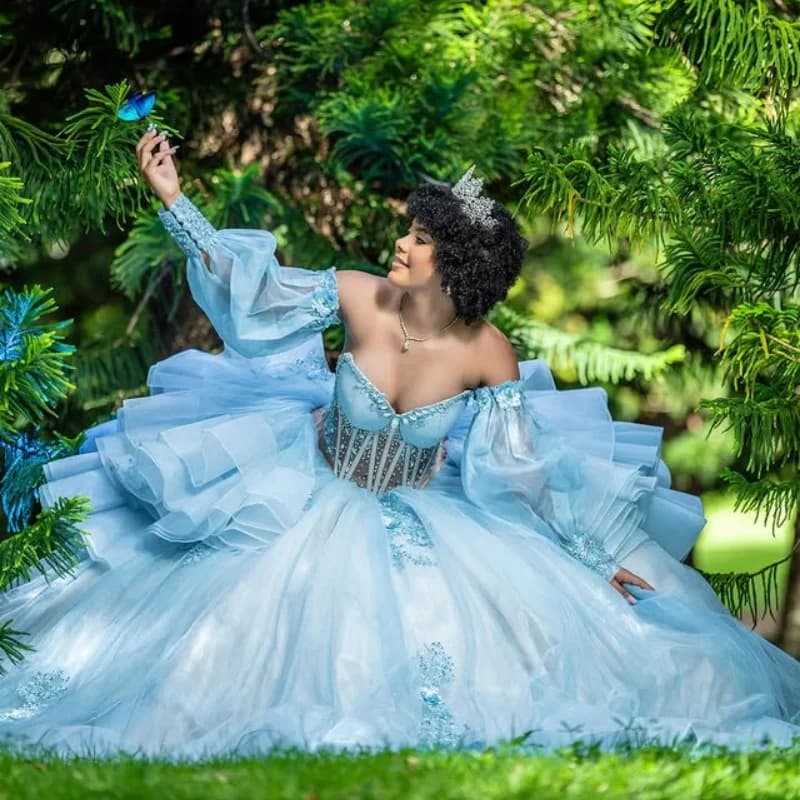 Abito Quinceanera blu acqua con spalle scoperte Decalcomania del fiore di cristallo a strati di pizzo Coda lunga abiti da 15 Quinceanera Personalizza