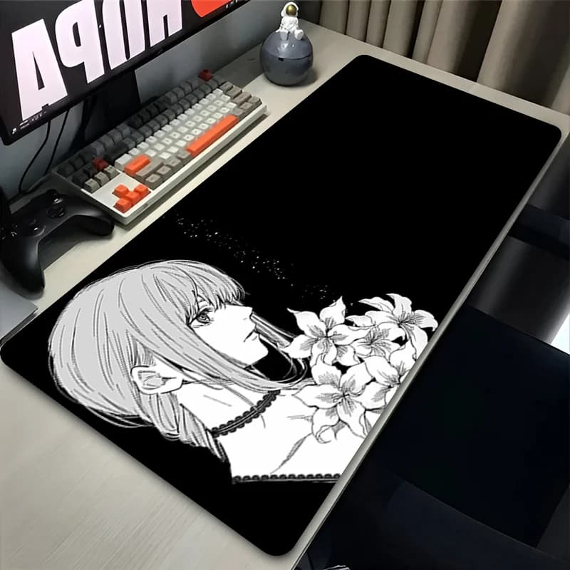 Tappetino per mouse da gaming con bordi cuciti, elegante ragazza anime in bianco e nero con stampa artistica di liriche, tappetino da scrivania antiscivolo per giocatori PC