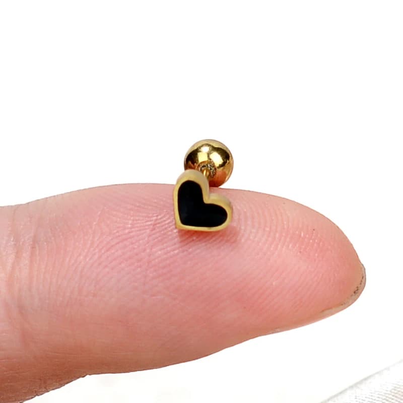 1PC Moda Arcobaleno Smalto Cuore Orecchino In Acciaio Inox Trago Cartilagine Elica Orecchini con perno Per Le Donne Vite Penetranti Gioielli
