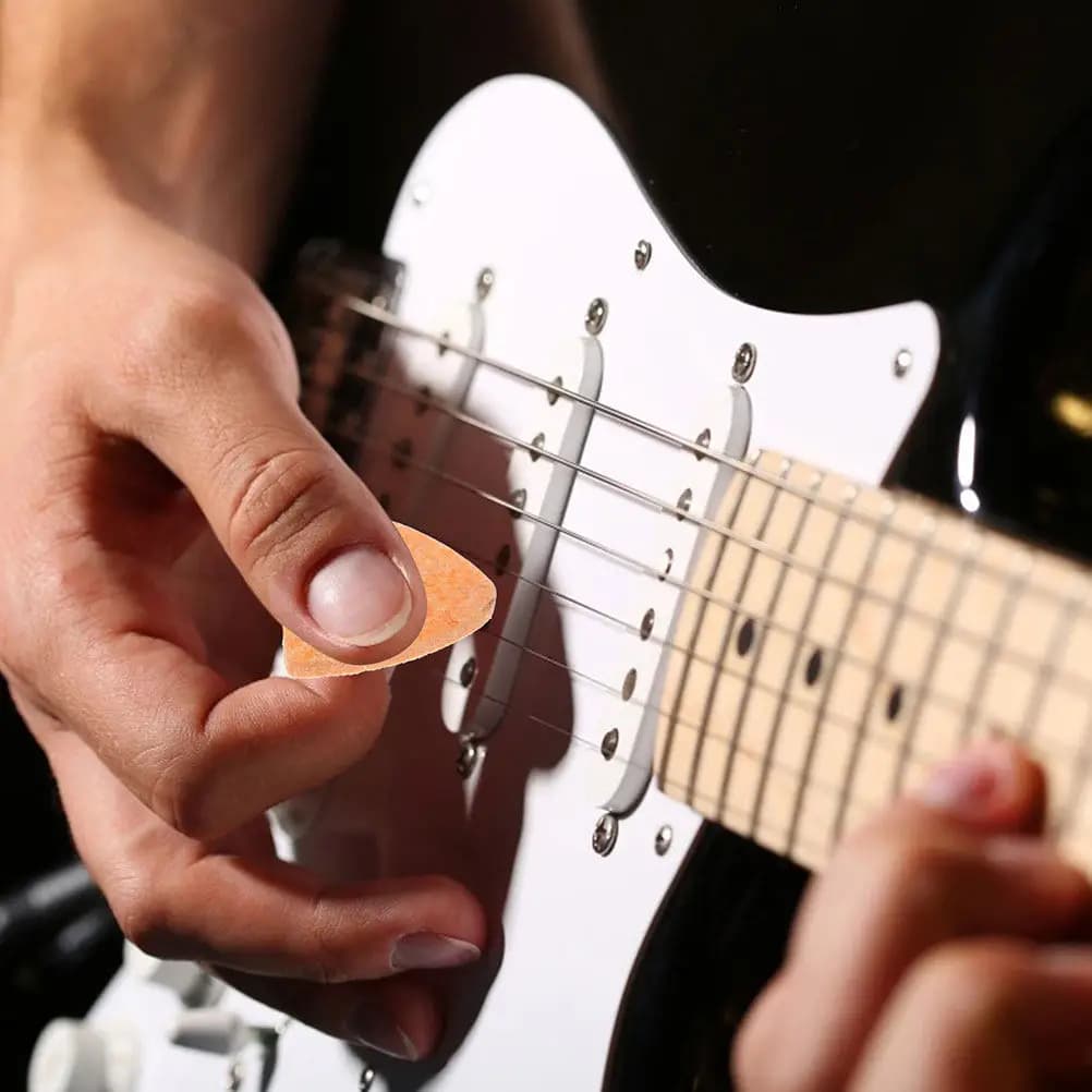 9 plettri in feltro per ukulele, progettati specificamente per ukulele, tono migliorato, contatto delicato con le corde, antiscivolo, ergonomici e confortevoli