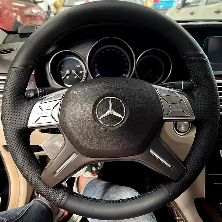 Per Mercedes Benz C180 C200 C260 E200 E260 ML320 ML360 ML400 Coprivolante per auto in vera pelle antiscivolo cucito a mano