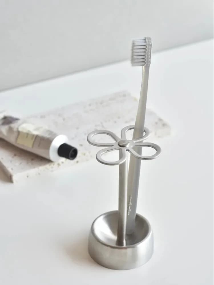 Stainless Steel Creativity Design Four leaf Clover Toothbrush Holder Household Use Bathroom Simplicity Storage Toothbrush Holder