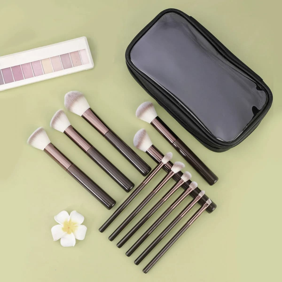 Set of 11-piece wooden handle makeup brushes: brushes for powder, foundation and umbrella with aluminium tips and synthetic bristles