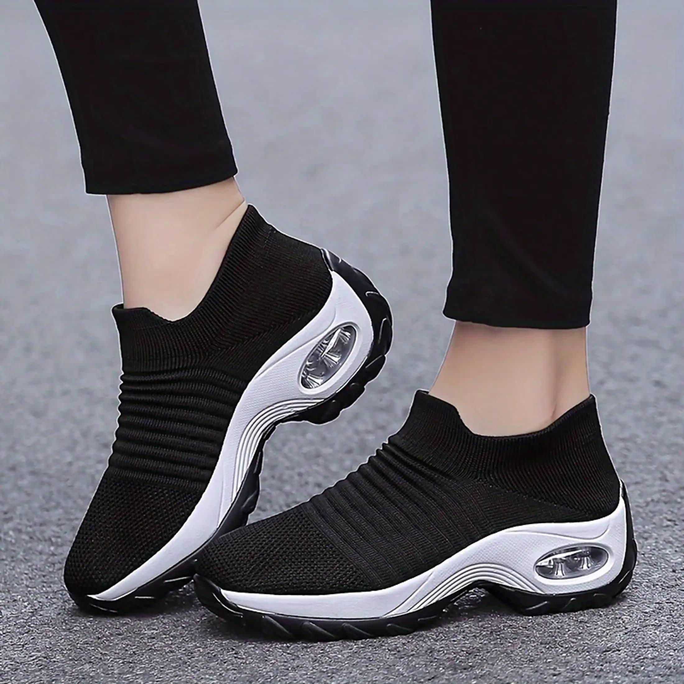 Scarpe da ginnastica casual da donna leggere, comode e traspiranti con tecnologia Air Spring per l'uso quotidiano all'aperto.