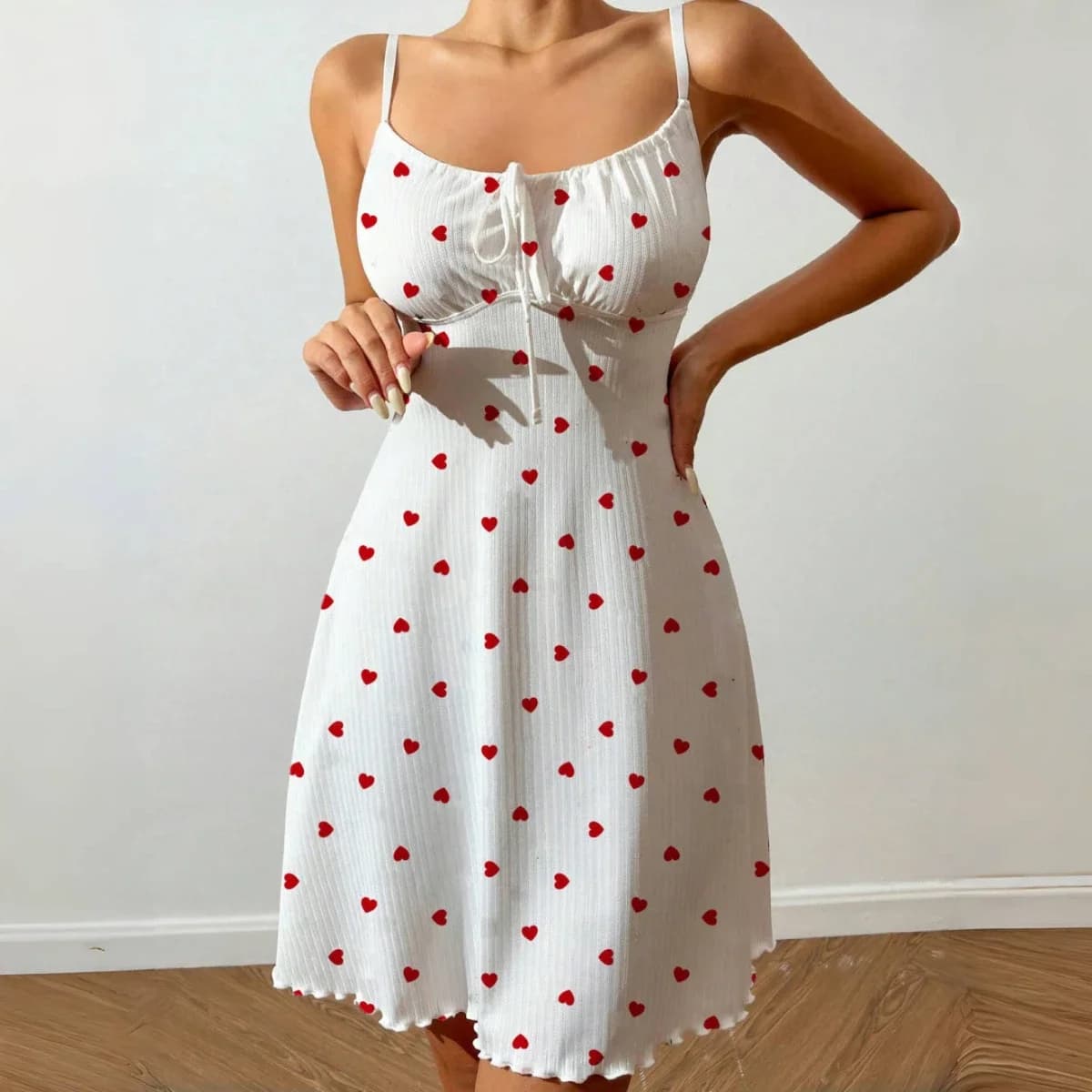 Camicia da notte da donna con stampa a cuore Abito da pigiama sexy con cinturino per spaghetti senza maniche con lacci Indumenti da notte slim fit carini