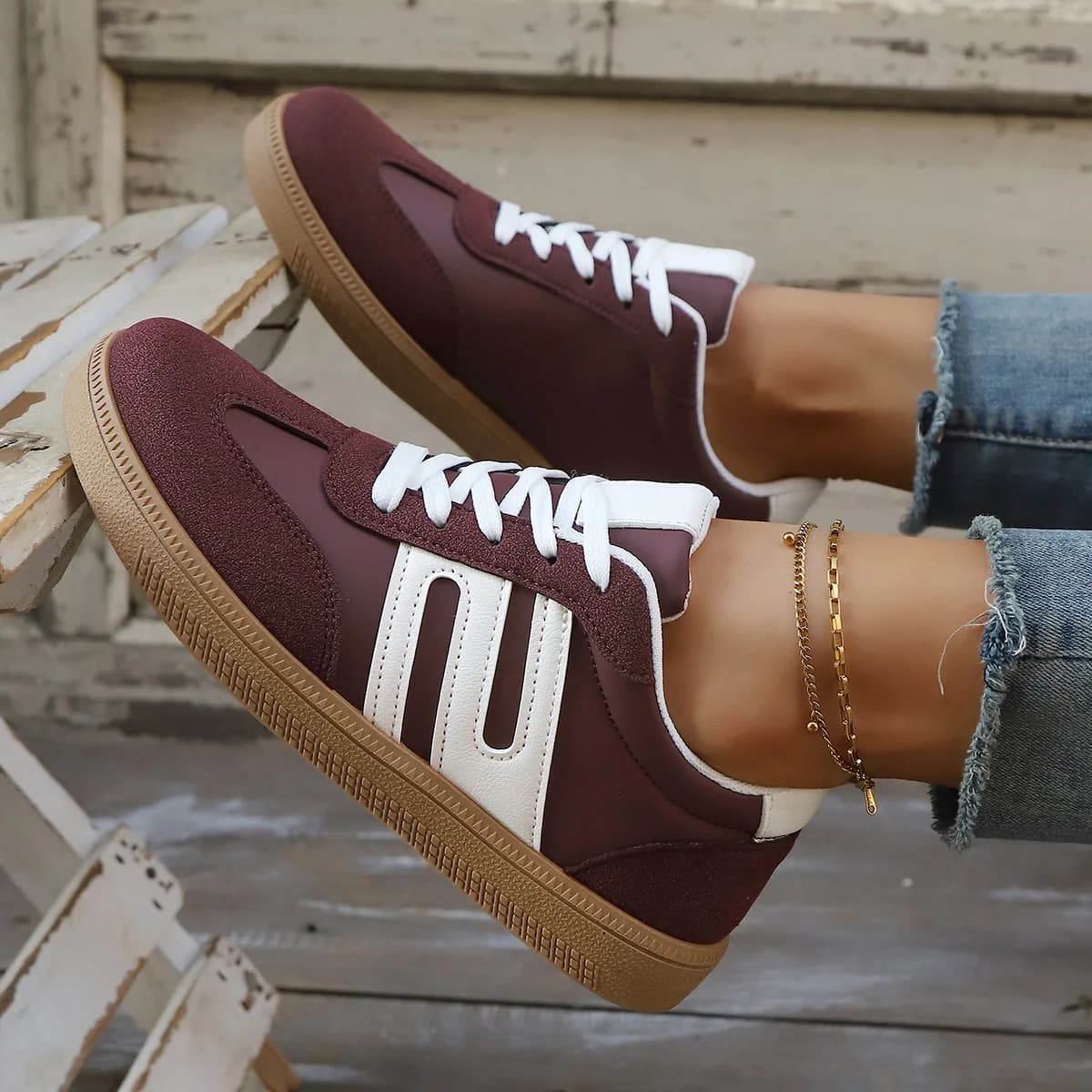 Scarpe da ginnastica piatte a righe bianche nere alla moda da donna Scarpe sportive stringate leggere da donna Scarpe da ginnastica casual traspiranti antiscivolo 2025