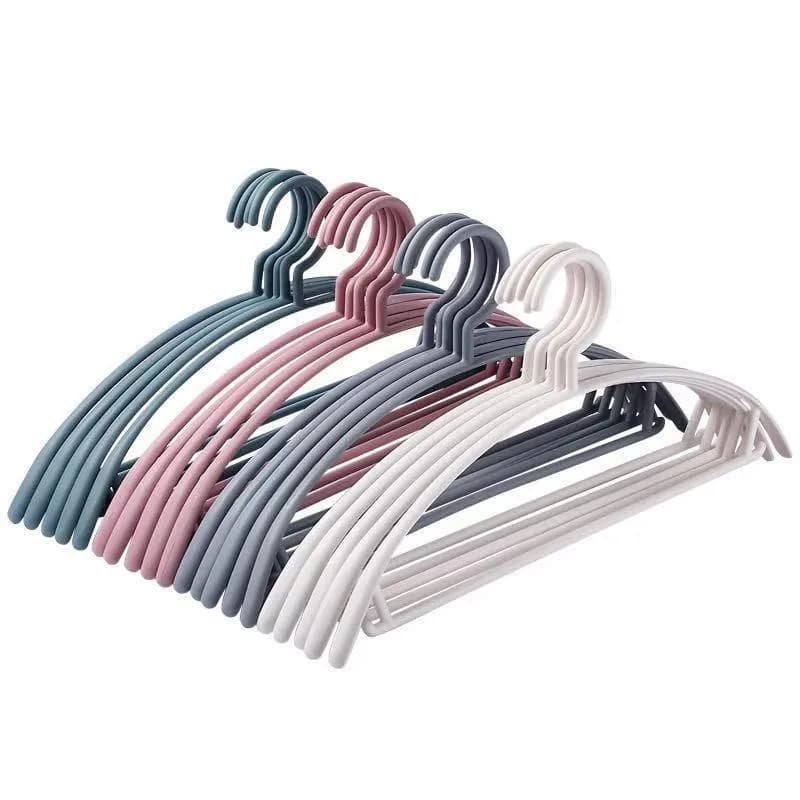 Appendiabiti senza cuciture Appendiabiti semicircolare in plastica sospesa a spalla larga Stendibiancheria per uso domestico con design curvo senza urti